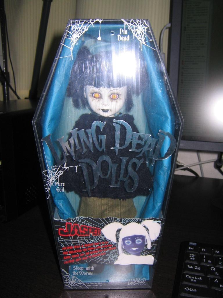 写真より断然実物 LIVING DEAD DOLLS Series 14 "Jasper"のレビュー ジグソー レビューメディア
