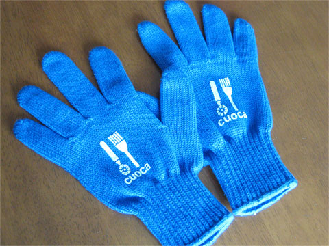 五本指で使いやすい耐熱手袋 - cuocaオリジナル厚地オーブン用手袋（ブルー）のレビュー | ジグソー | レビューメディア