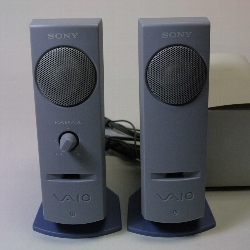 コレでも？SONY製品なのって言いたくなるくらい安っぽいSPです