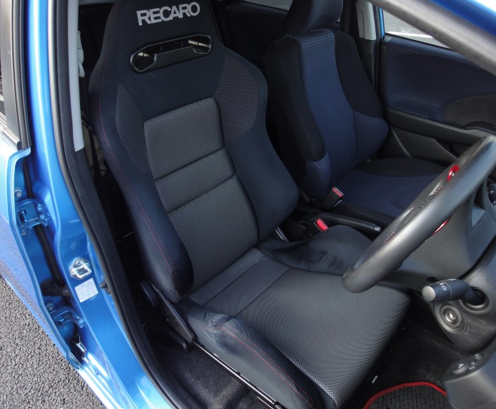 純正のシートが合わない そうだ Recaroにしよう Recaro Sr 3 Asm Limited のレビュー ジグソー レビューメディア