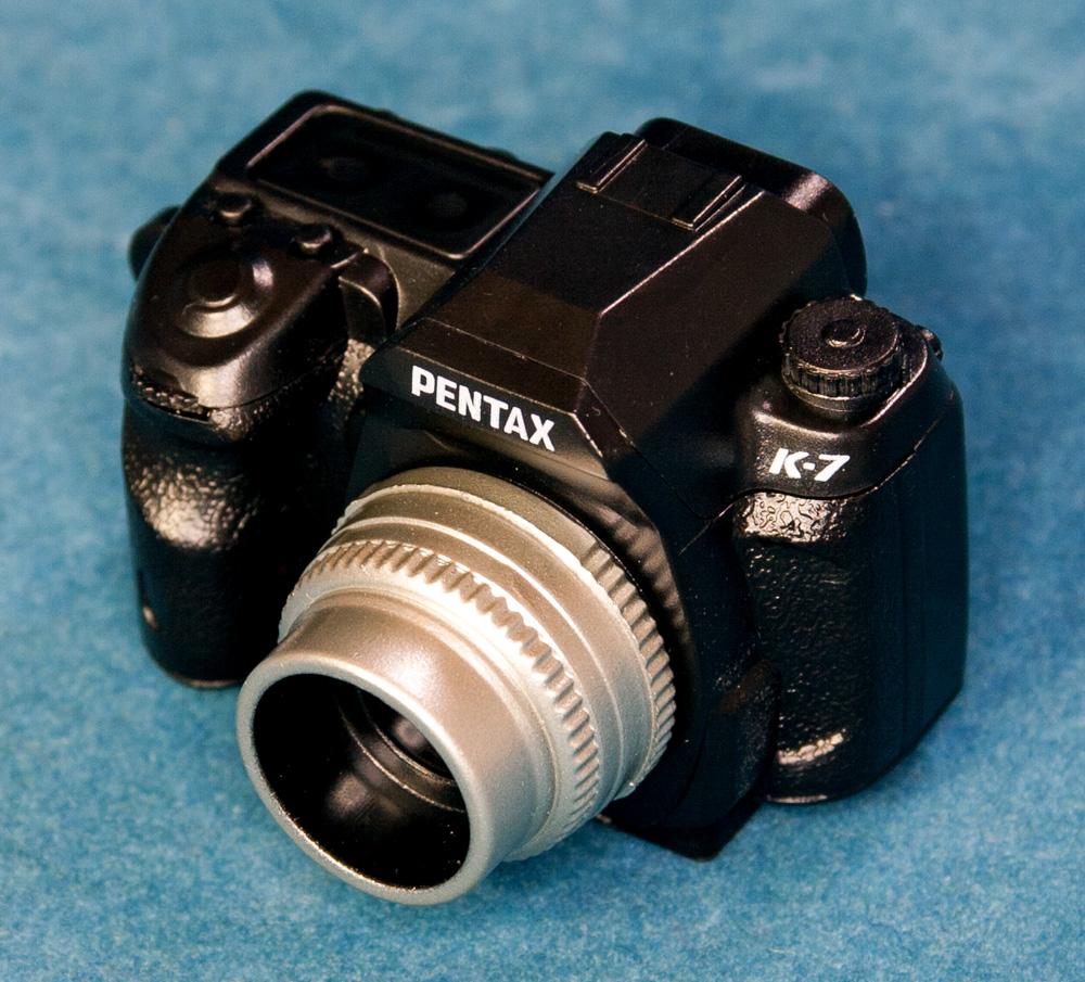 ホットシューに装着可能な PENTAX一眼レフカメラのミニチュアアクセサリーです - ガシャポン PENTAX 一眼レフカメラ ミニチュア