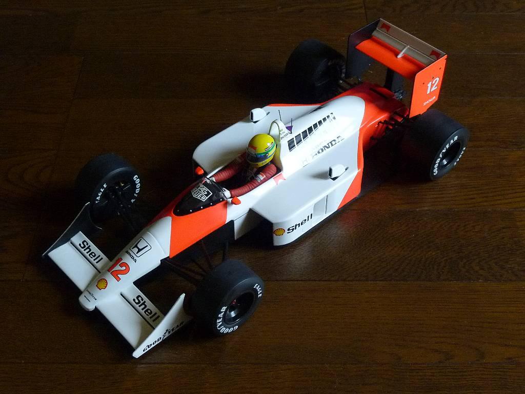 マクラーレン・ホンダ F1復帰記念 - McLaren MP4/4 (AYRTON SENNA RacingCarCollection) 1/