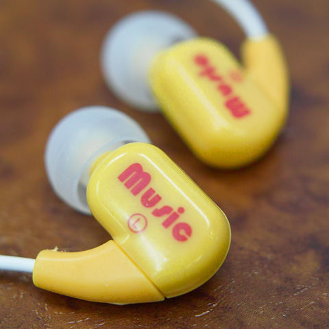 Shure掛けできる100円イヤホン 密閉型カラービーンズステレオイヤホンのレビュー ジグソー レビューメディア