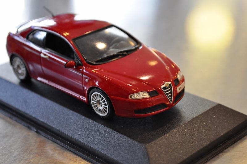 アルファロメオ なんて甘美な響き その３ 時代の狭間に咲いた一輪の花 アルファgt ミニチャンプス1 43のレビュー ジグソー レビューメディア