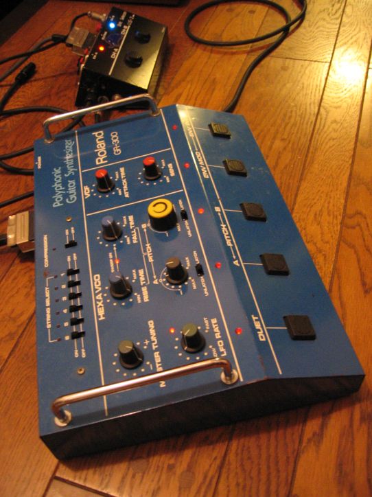 Roland社製造のアナログ・ギターシンセ GR300 Guitar Synthesizerのレビュー ジグソー レビューメディア