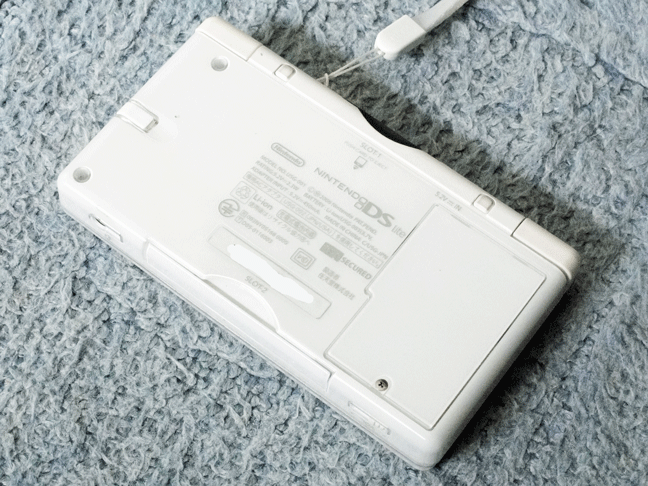 素晴らしいデザインですよね。 - ニンテンドーDS Lite クリスタル
