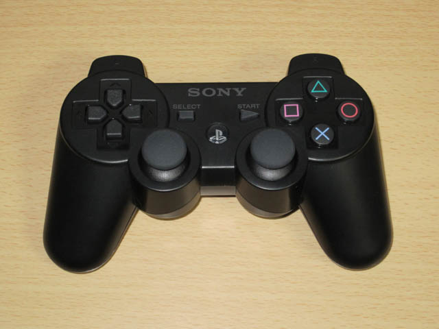 何時の間にかマイナーチェンジしていたと思ったら同じでした ワイヤレスコントローラ Dualshock3 ブラックのレビュー ジグソー レビューメディア