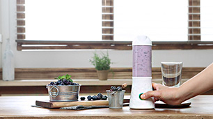 持ち運びができてお手入れ簡単「ポータブルコードレスミキサー」| QOOCA(クーカー)QTB-100W