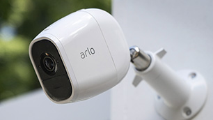 簡単セットアップで死角なし! 高機能ホームセキュリティーカメラ「Arlo Pro 2」
