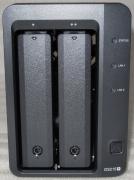 正面(2ベイNASそのものですね)