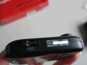 下側(microSD差込口、シリアル番号記載)