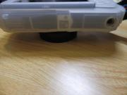 三脚穴塞がっていたのでカッターで開けました。少し不恰好です。