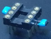 位相補償ソケット。ICソケットに積セラを半田付けしたもの