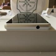 上面:イヤフォンジャックのみ