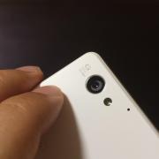 裏面:背面カメラ部分。1/2.3インチはコンデジと同等