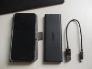 iPhoneとほぼ同じ長さ。Lightningケーブルが付属