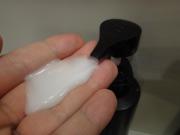 ポンピングしたところ。真っ白い液体