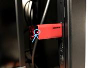 丸く囲んだ部分がアクセスランプ