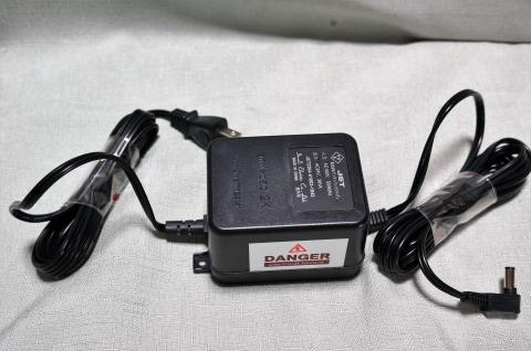 大きな電源アダプタ