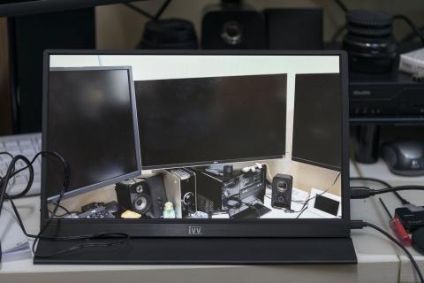 液晶モニターに