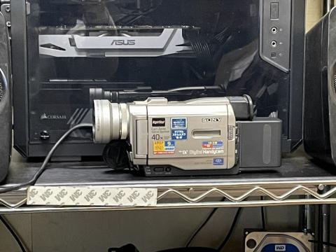 キャプチャー中のDVカメラ