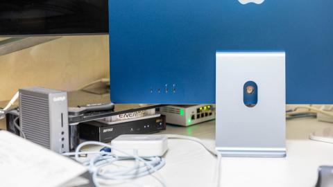 Thunderbolt3x2、USB-C(10Gbps)x2