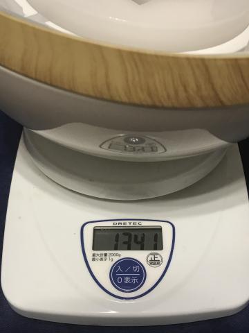 上の蓋になる部分には、モーターなどが入っているため、1341gあります。
