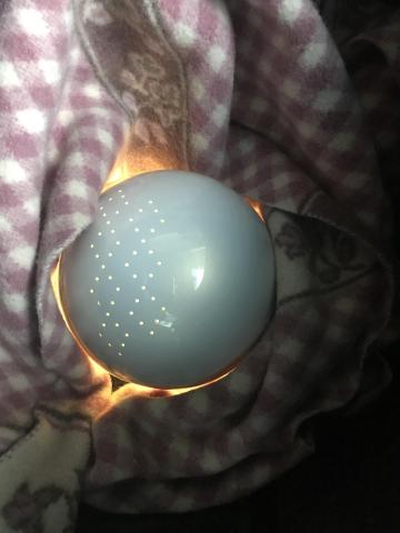 実際に使用する際はPEARLY PASTEL NATURAL MAGICBALLを取り囲むように毛布を敷き、転倒予防をしました。
