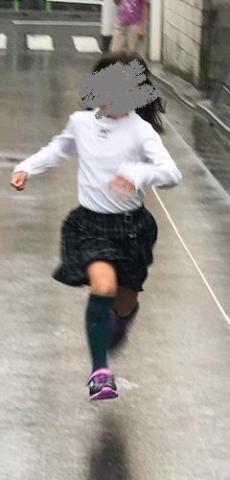 スカートの跳ね具合は小さいです