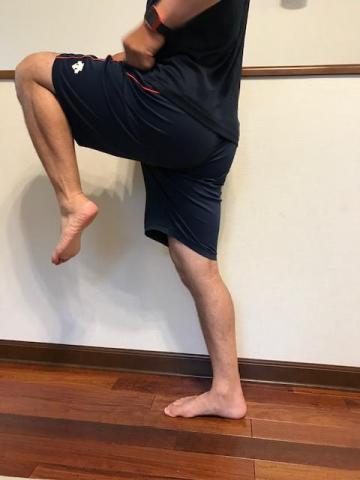 膝を前に出す、この動きが必要