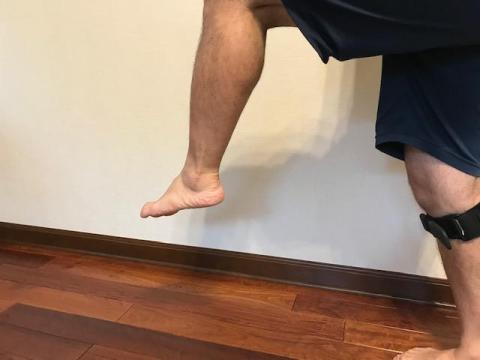 膝が前に出る動き