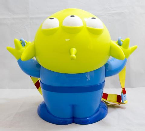 口を開けたところを後ろから