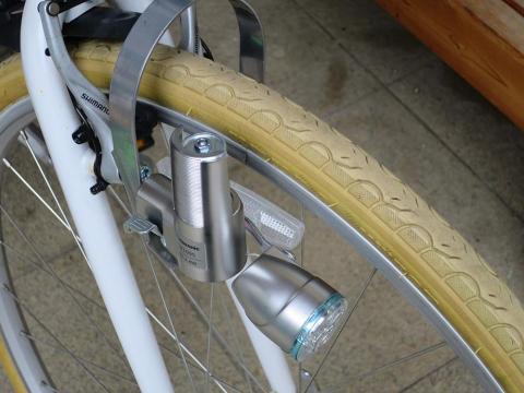 AUTOモード、1/50秒、f/4.5、ISO 800