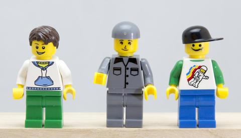 両端が LEGO、真ん中が本品付属