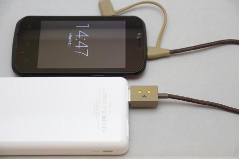 pigu(Android端末)充電中