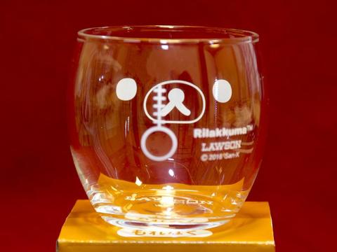 中に濃い色の液体が入っていないと柄が見辛い(^^;