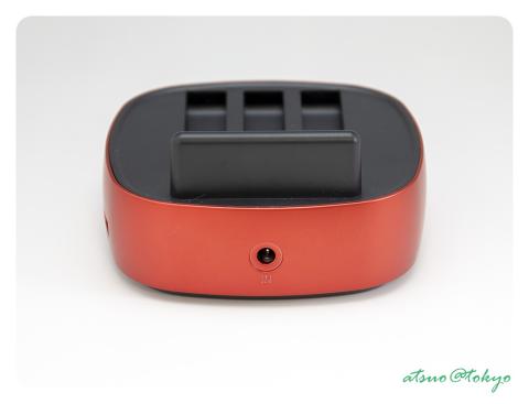 背面:充電ポート