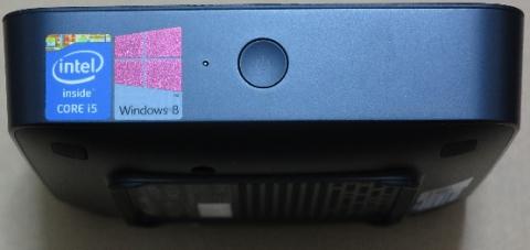 前面、電源ボタン、アクセスランプがあります。