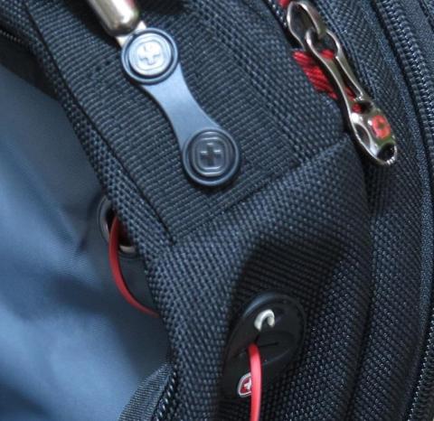 取り出し部には、ちゃんとヘッドフォンアイコン付き