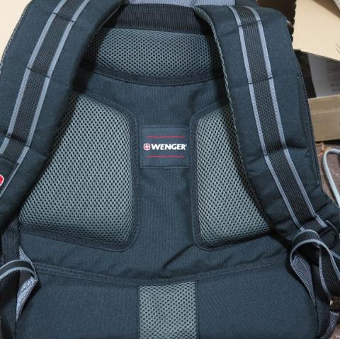 背中が蒸れずに幅広の背負い部も肩に優しい