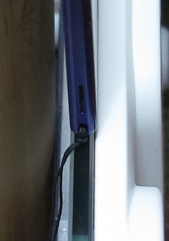 厚さはほぼ同じ、本品のガラス厚は6mm程度か?