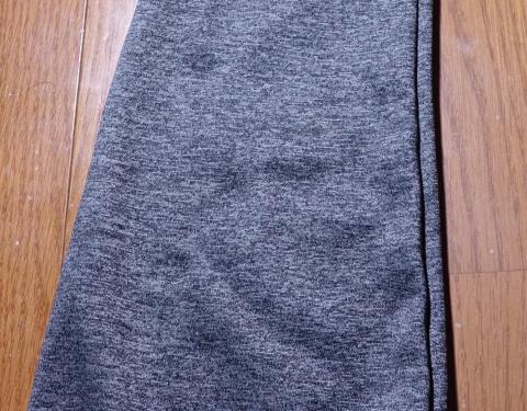 濃淡織り交ぜたストレッチ素材を使用