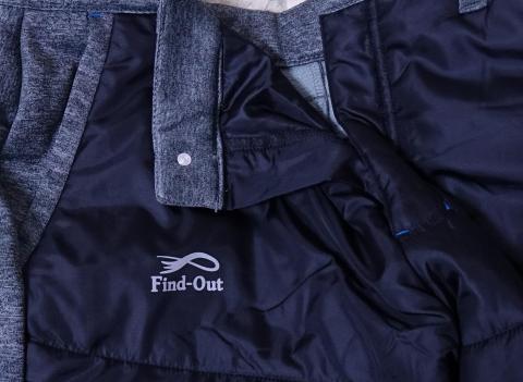 ウェスト固定金具がガッチリ留まっているのが嬉しい