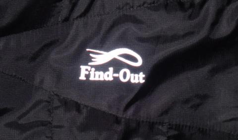 製品ロゴは視認性高い反射プリント