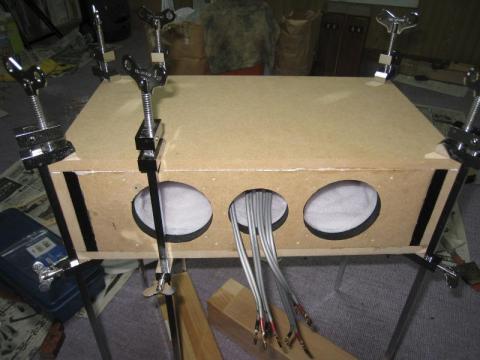 そしてネットワークを付けた側板を接着です。