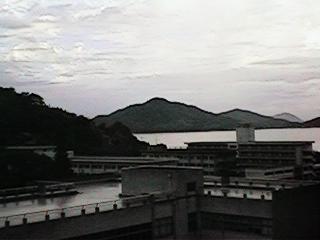 教室から海が見えました(逆サイドは山)