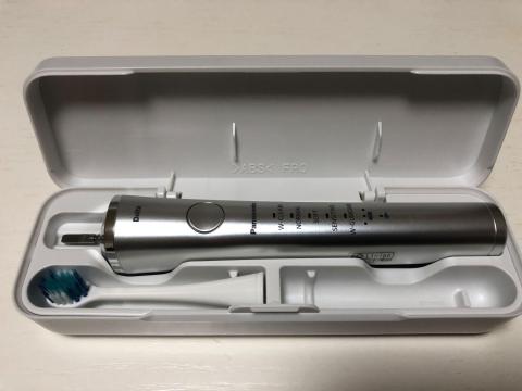 その他にもトラベルケースもついていて出張や旅行などでも持っていきやすいのはありがたい配慮です。