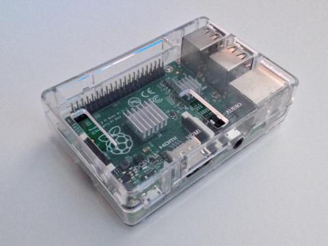 ケースに入れてヒートシンク2個を追加