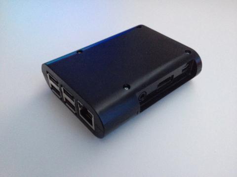 このB+用のケースにも無加工で収まりました