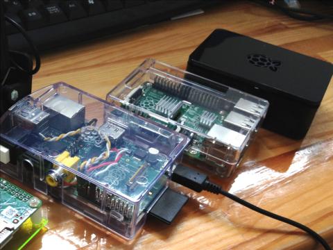 左からA+(アクリル板)/B Rev.1/B+/2B